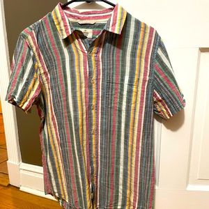 Marine Layer medium short sleeve men’s shirt. Please note it runs small!